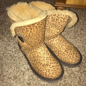 Leopard/Cheetah Print Bailey Button Uggs Size 7